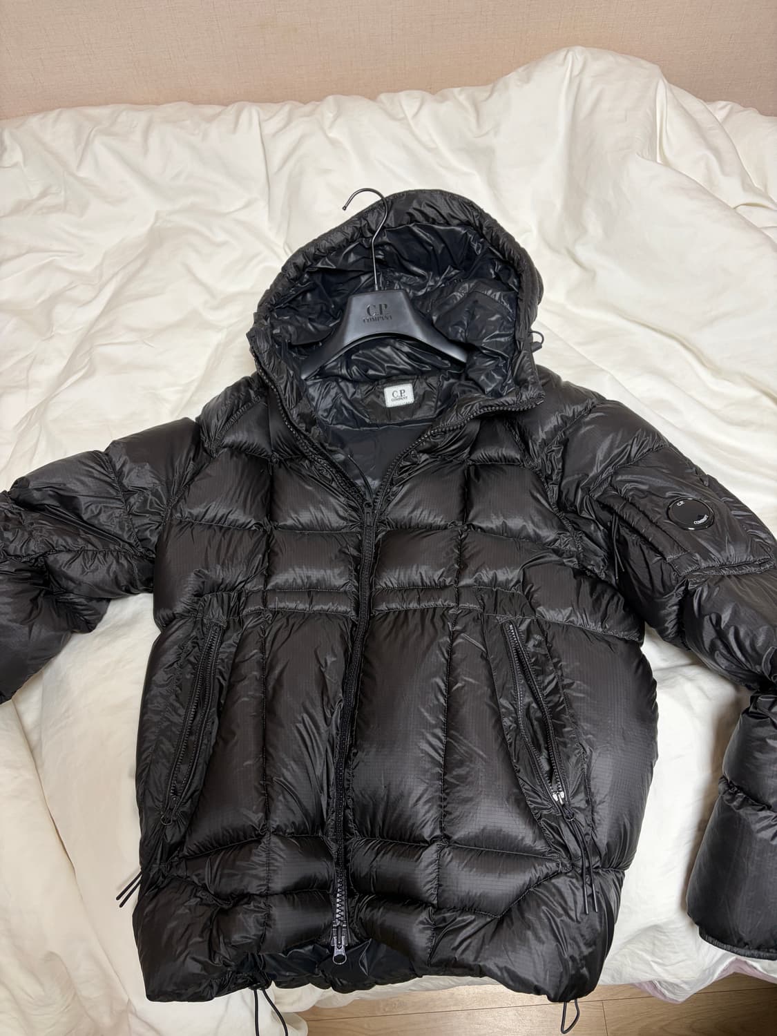 cp컴퍼니 dd쉘패딩 25fw m사이즈 상품이미지1