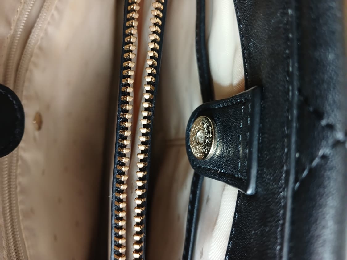 kate spade 브랜드의 블랙 가죽가방 상품이미지4