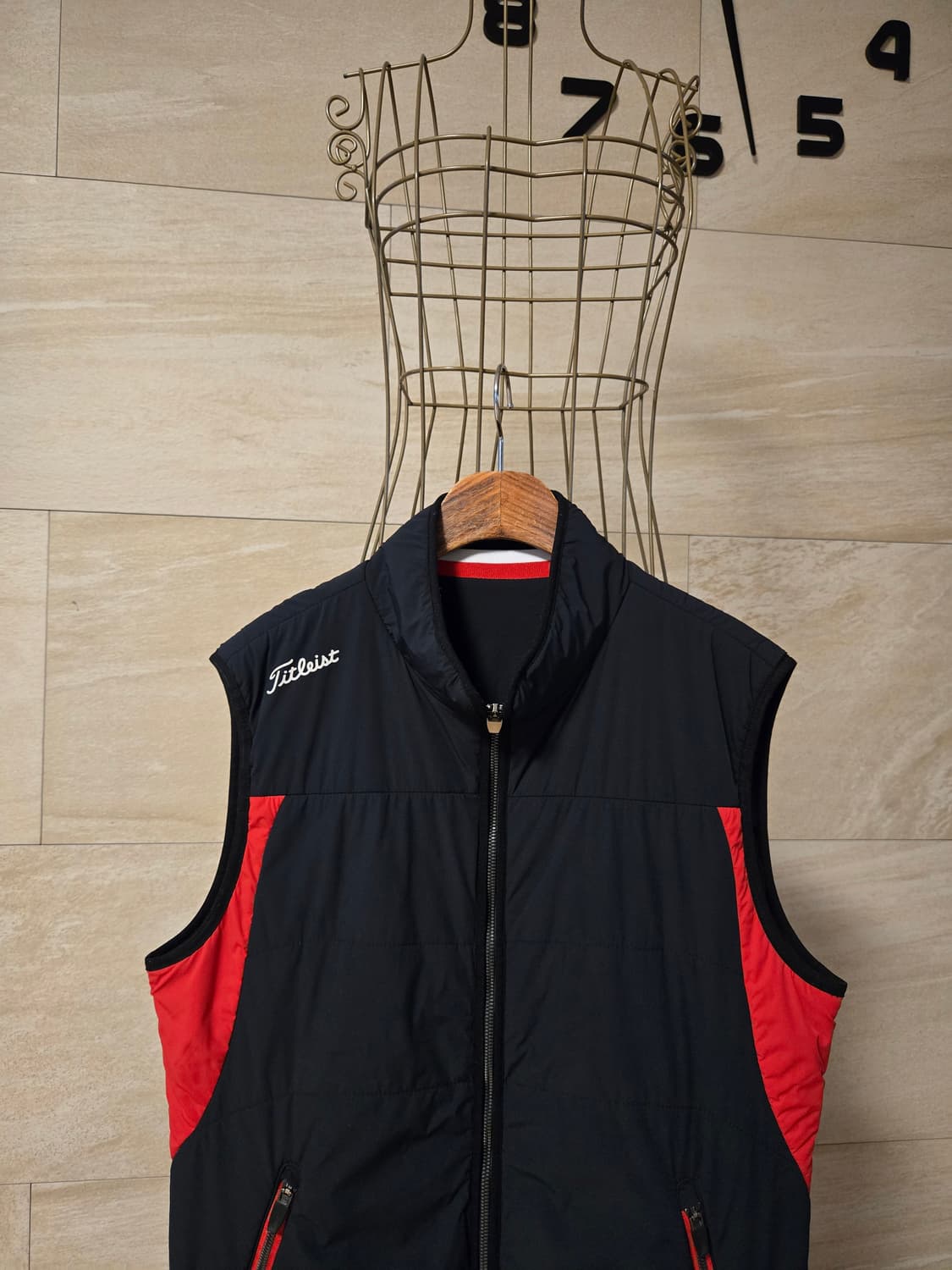 [L/100] 타이틀리스트 투어핏 남성 골프 패딩 조끼 상품이미지2