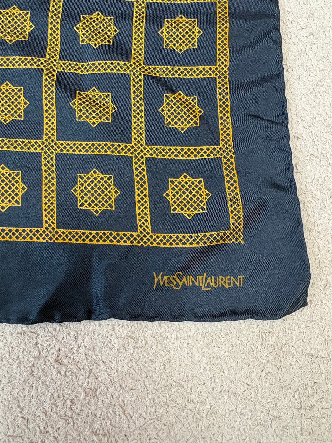 [정품] 빈티지 입생로랑(YSL) 핸드롤링 쁘띠 실크 스카프 상품이미지2