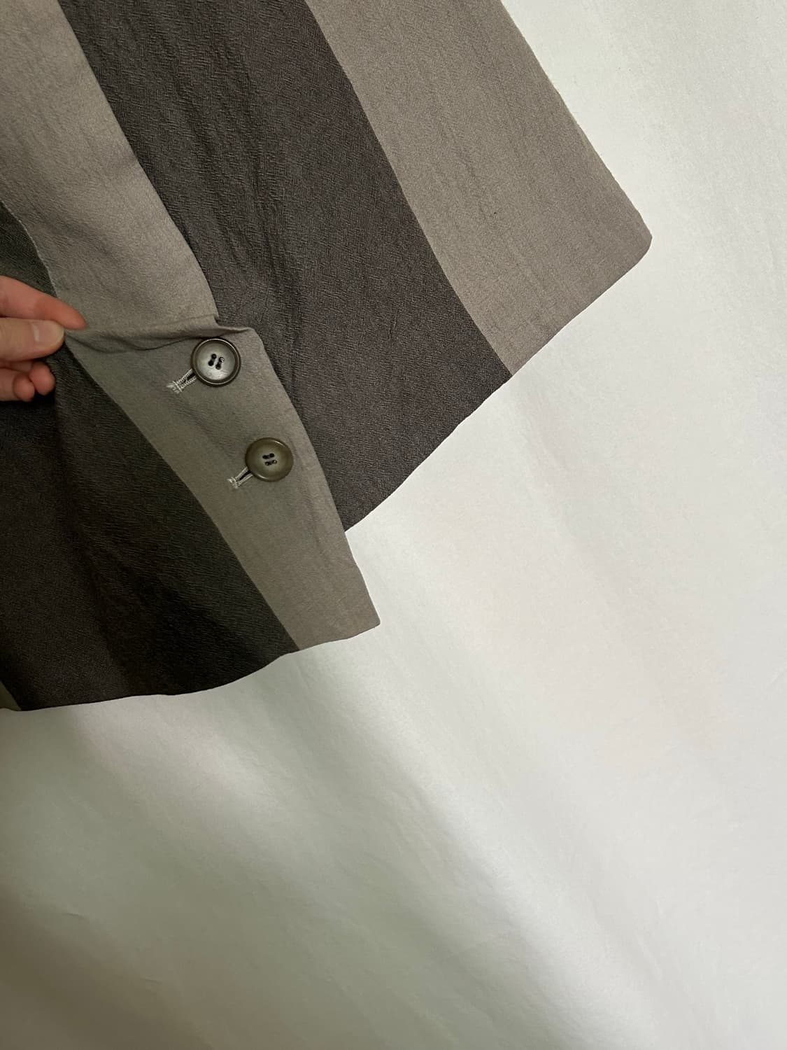 Keiko kishi 슬리브리스 탑 상품이미지3