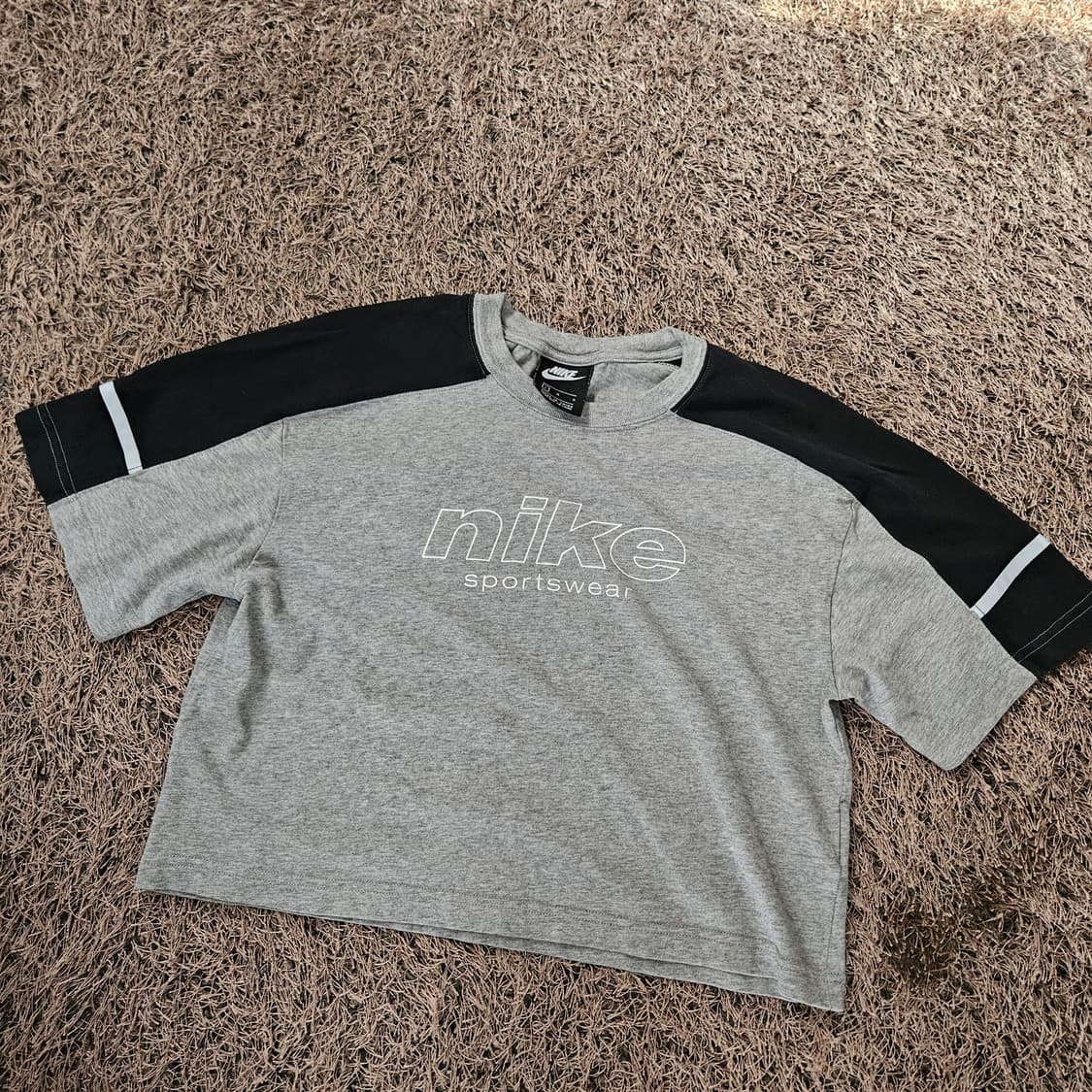 나이키(Nike) Nsw 센터 로고 라글란 배색 크롭 반팔티셔츠 상품이미지3