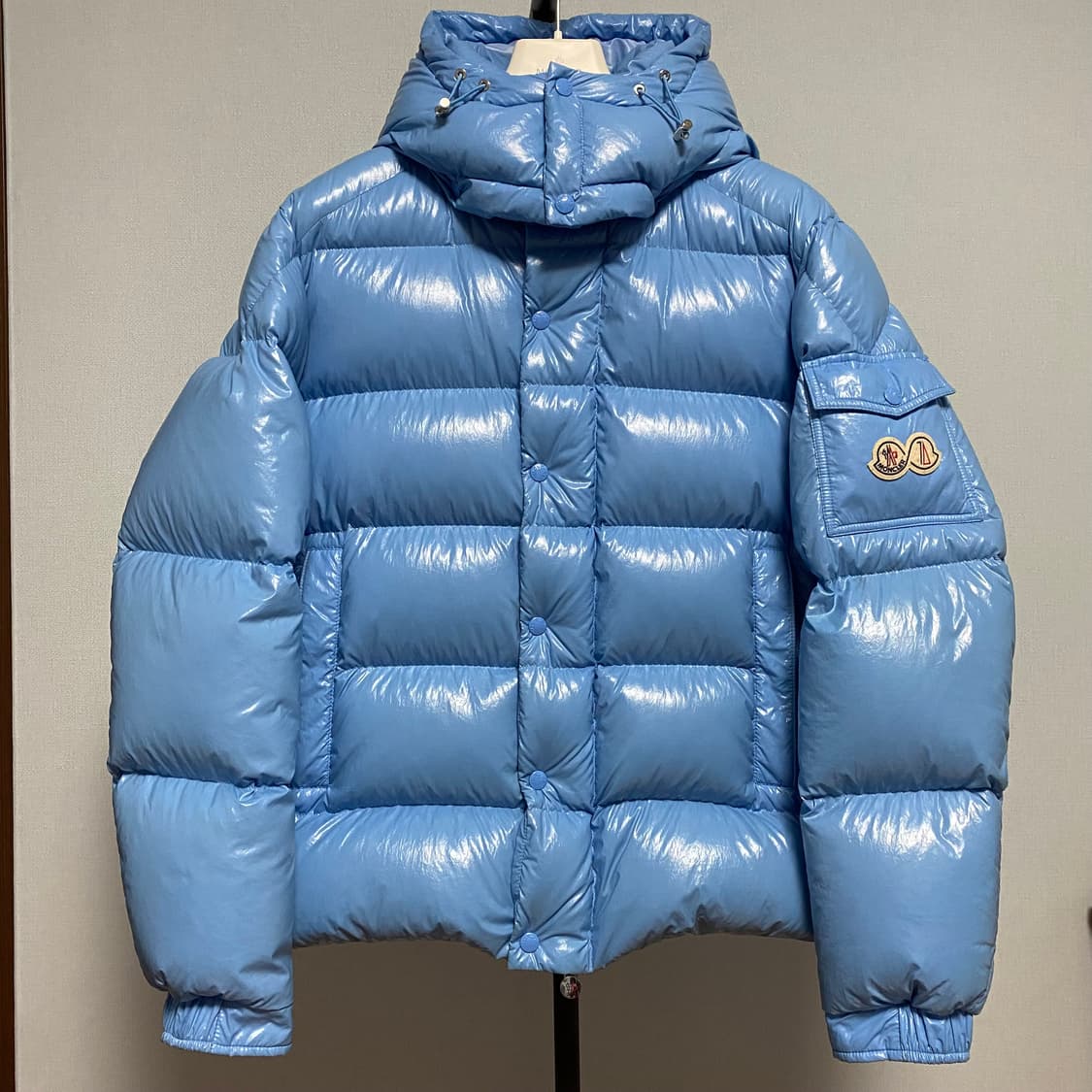 [4] 몽클레어 몽클레르 마야 70 쇼트 다운 자켓 스카이 블루 상품이미지1