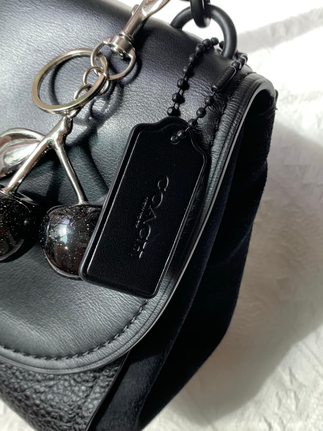 🖤 Coach 올블랙 레더 턴락 숄더백 상품이미지2