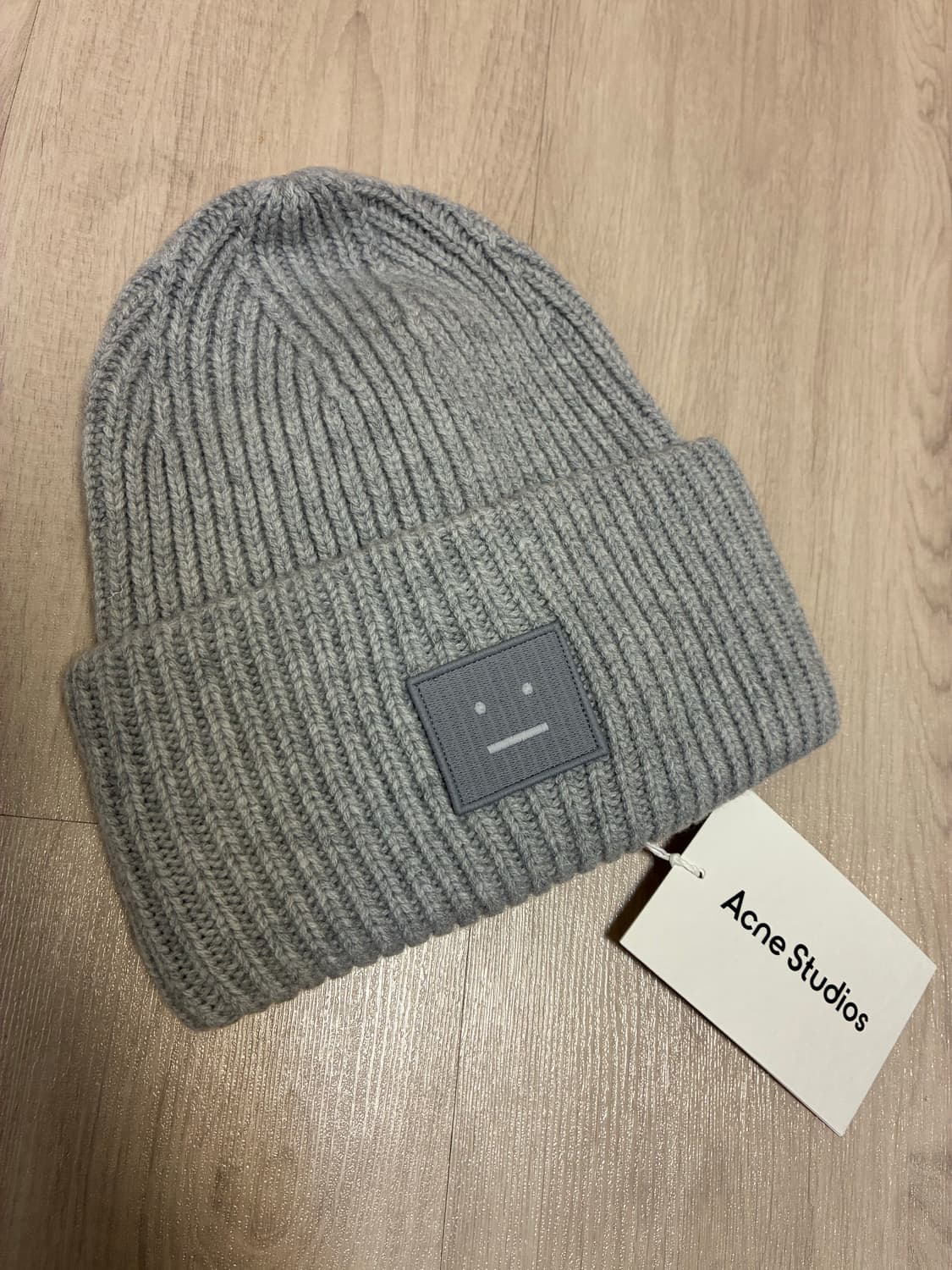 아크네 스튜디오 라지 페이스 로고 비니 라이트 그레이 멜란지 상품이미지1
