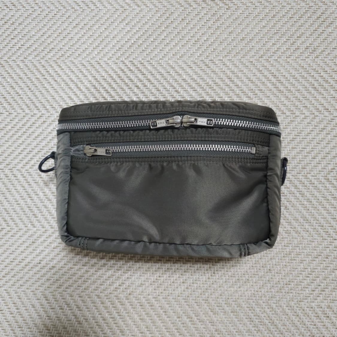 요시다포터 탱커 카메라백 스몰 S 실버 그레이 (숄더끈 결품) 상품이미지4