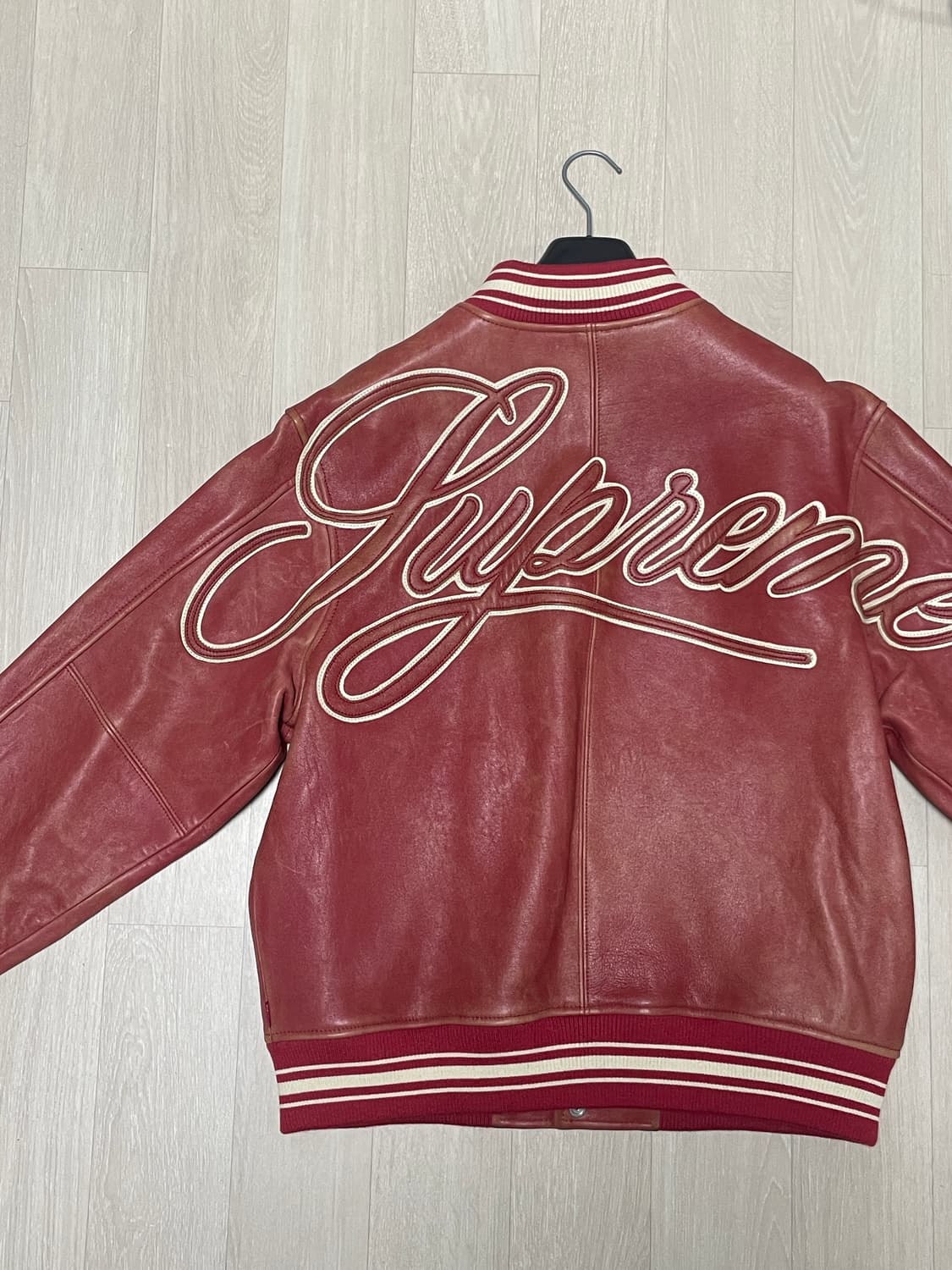 슈프림 원 레더 바시티 레드 L 상품이미지1