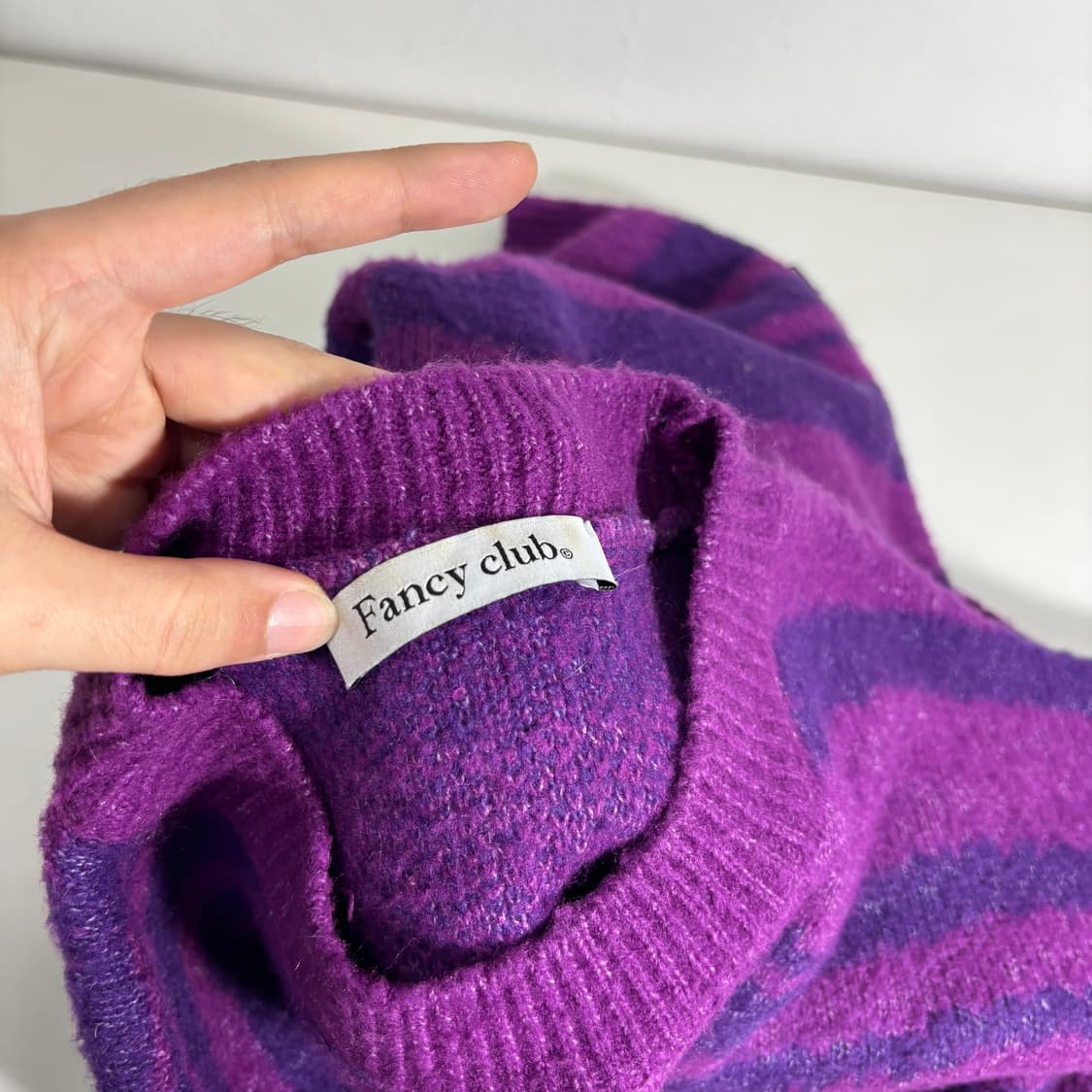 OS 팬시클럽 퍼플 루즈오버핏 라운드 보카시니트 상품이미지4