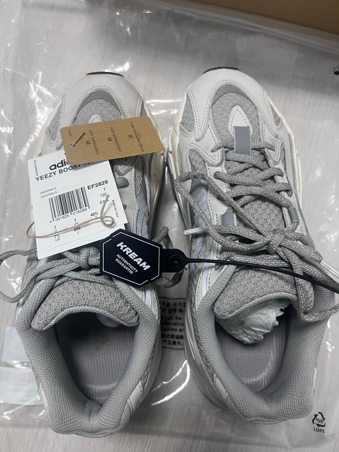 255 아디다스 이지부스트 700 V2 스태틱 상품이미지2