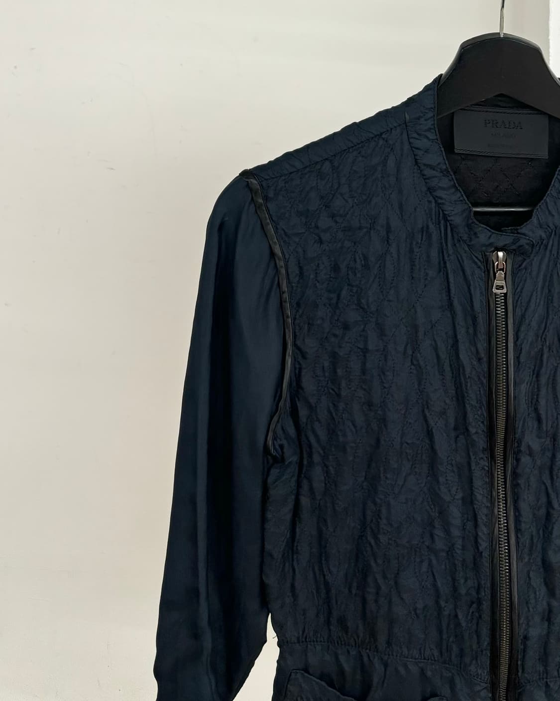 프라다 네이비 퀼팅 집업 자켓 상품이미지3