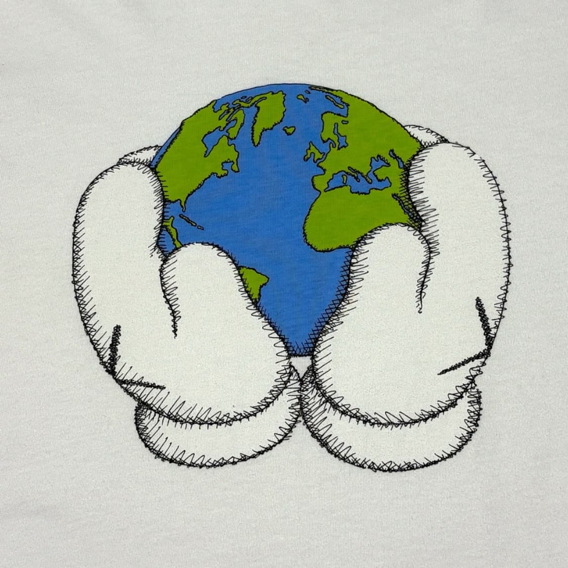 KAWS x Uniqlo Peace For All T-Shirt 상품이미지2