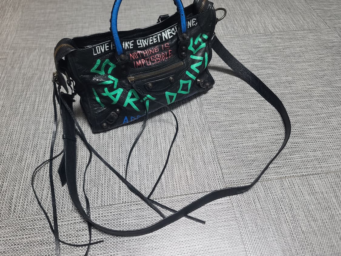 발렌시아가 그래피티 모터백 스몰 블랙 크로스백 토트백 상품이미지9