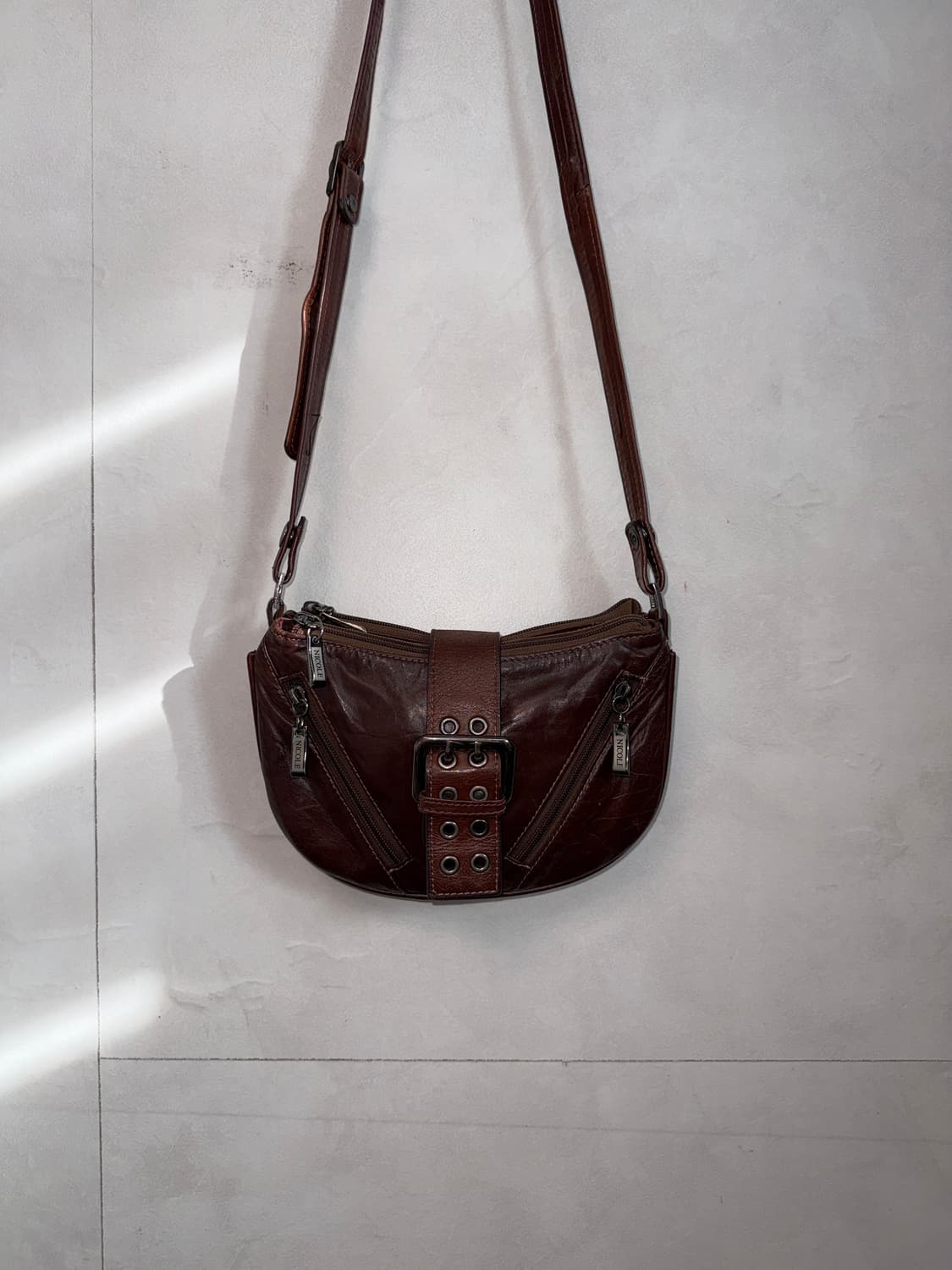 Nicole brown double pocket buckle 크로스백 상품이미지1