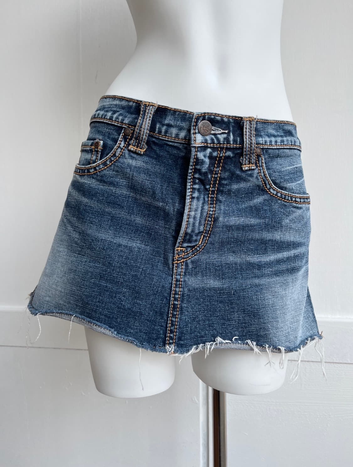 SWEET & JUICY 하트 포켓 데님 스커트 상품이미지4