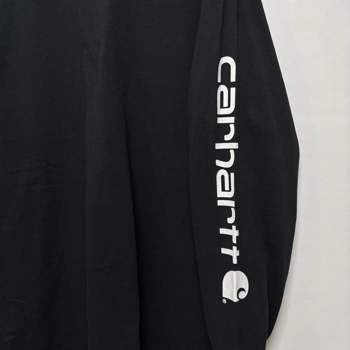 칼하트 블랙 레터링 롱슬리브 상품이미지3