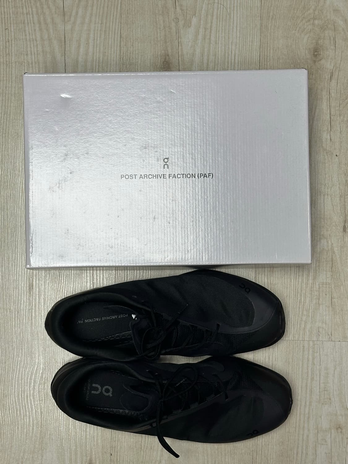 온러닝 x 포스트 아카이브 팩션 클라우드벤쳐 피크 올 블랙 300 상품이미지3