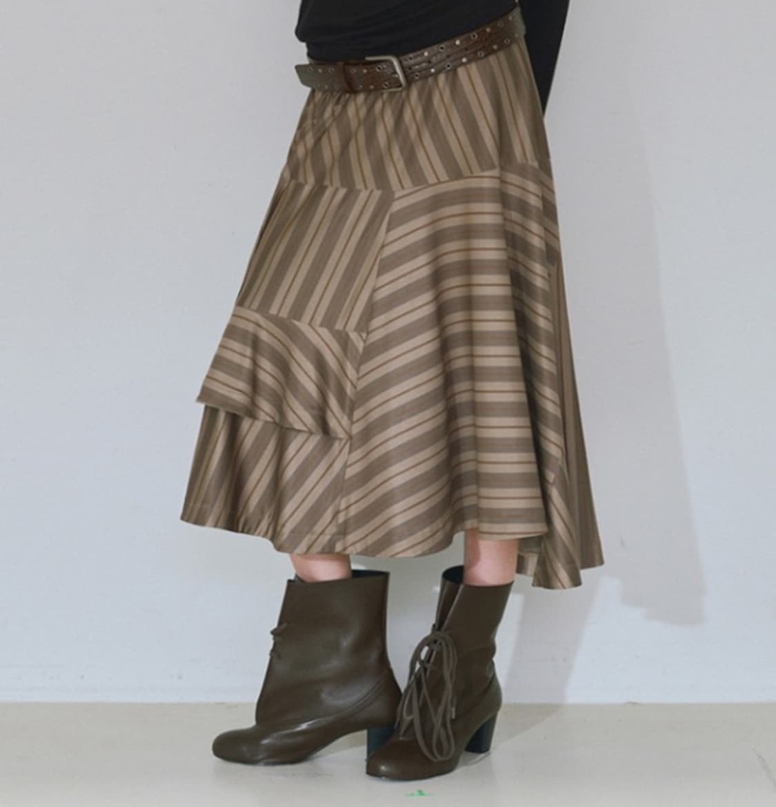 밀로우먼 어시메트릭 스트라이프 미디 스커트 - 카키브라운 상품이미지2