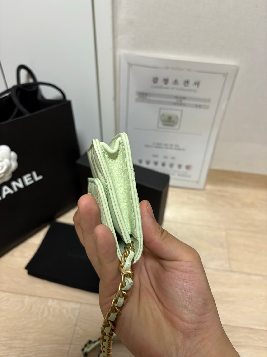 31번대 샤넬 19 램스킨 미니 플랩 크로스백 상품이미지6