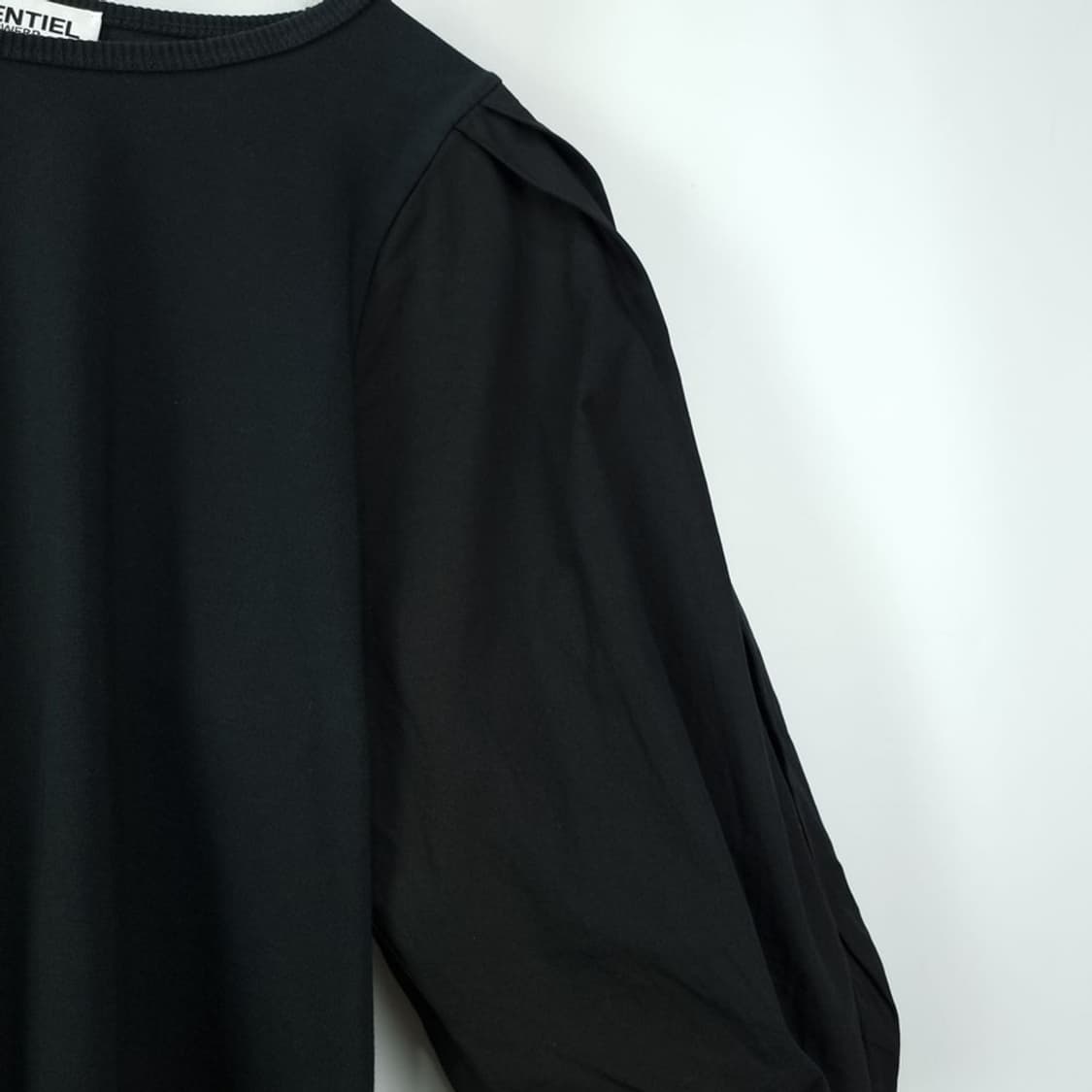 [에센셜 엔트워프] 벌룬 슬리브 블라우스 블랙 M19891 상품이미지6