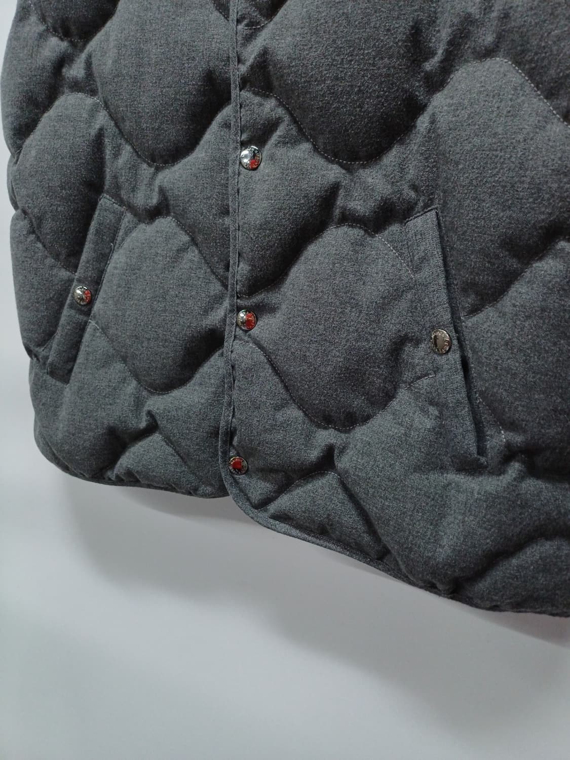 메종키츠네 덕다운 퀼팅 패딩조끼 (여성66~66반) 상품이미지9