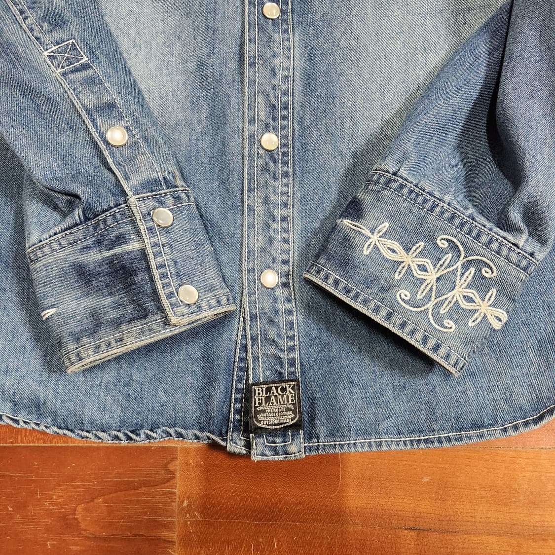 BLACK FLAME 블랙 플레임 스컬 자수 웨스턴 데님 셔츠 상품이미지4