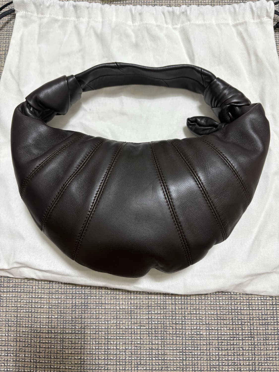 르메르 미니 포춘백 다크초콜릿 판매해요 상품이미지2