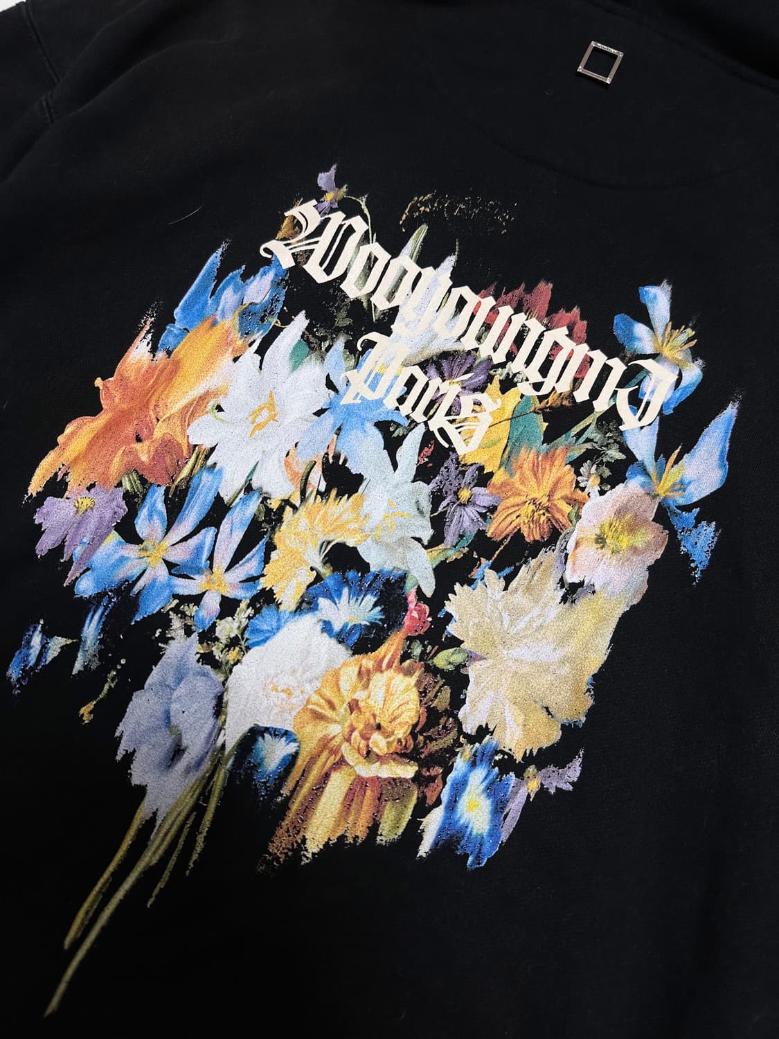 우영미 22ss 멀티 플라워 블랙 후드티 상품이미지3