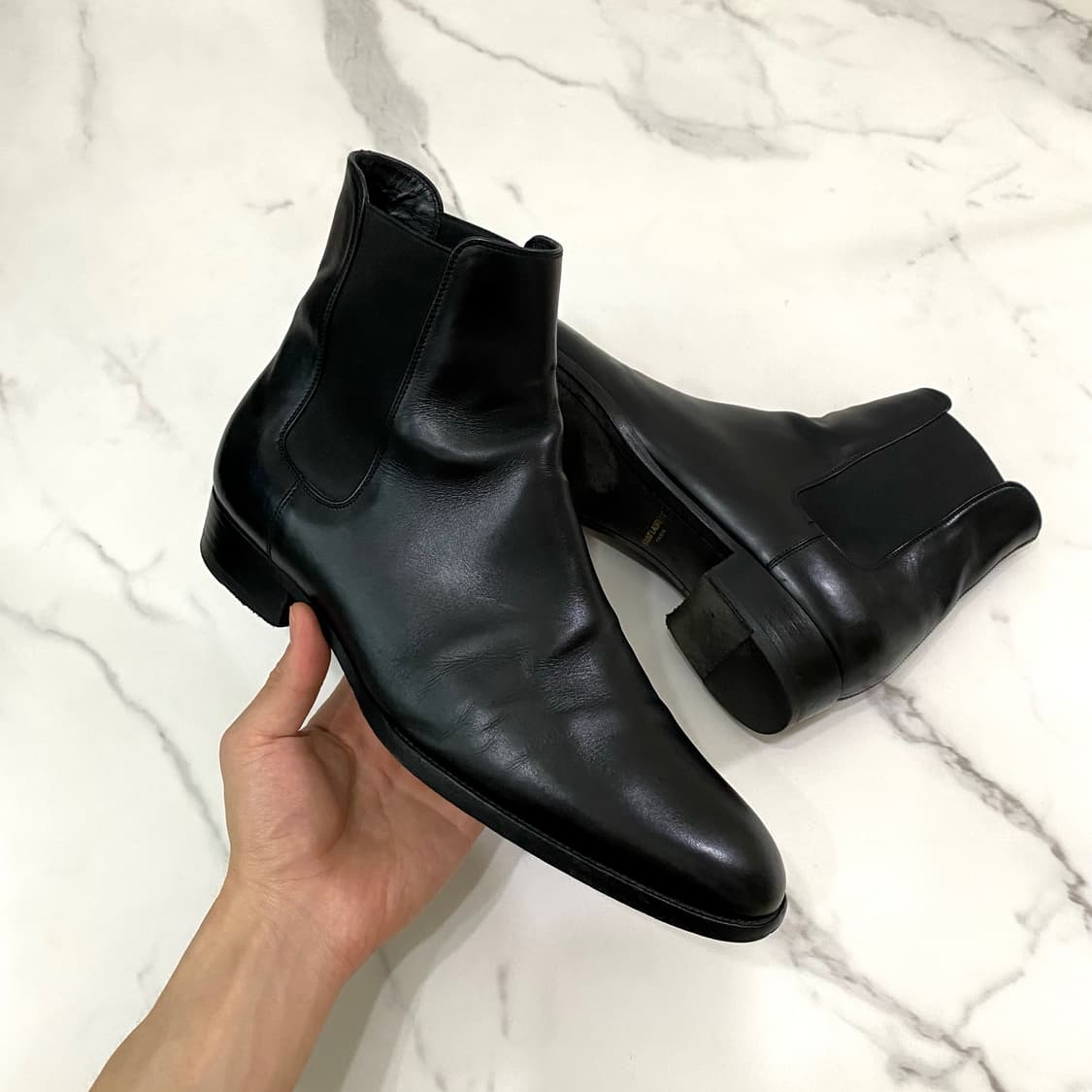 생로랑 와이어트 30 스무스 레더 첼시 부츠 블랙 42EU 634195 상품이미지2