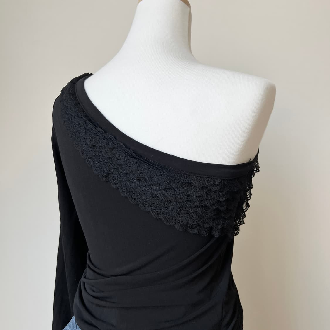 off-shoulder lace trimming  t-shirt 상품이미지4