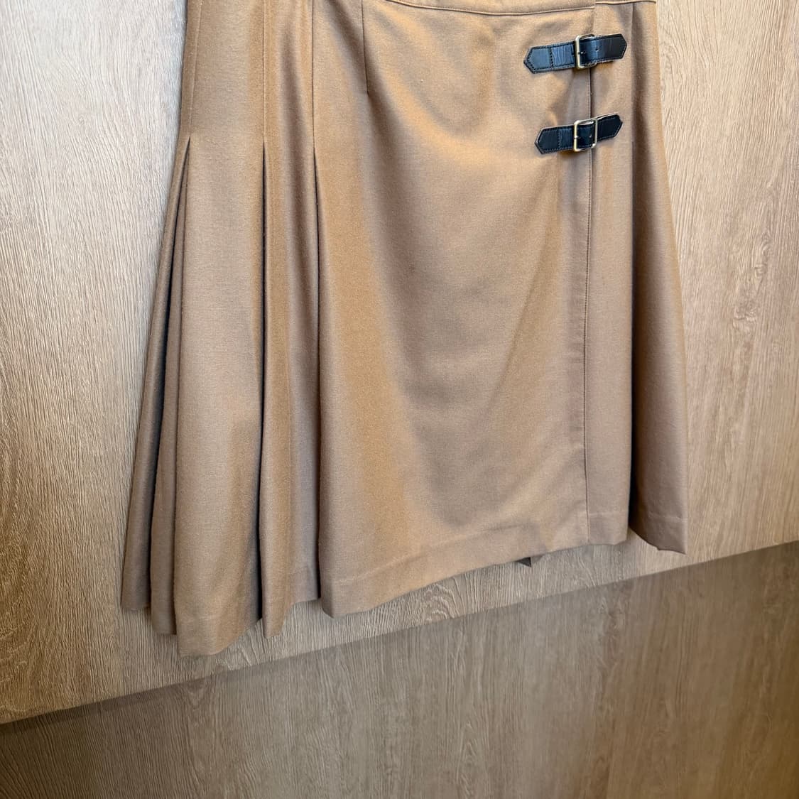 빈티지 랩 플리츠 미디 스커트 버클 스트랩 디테일 A라인 카멜 상품이미지4