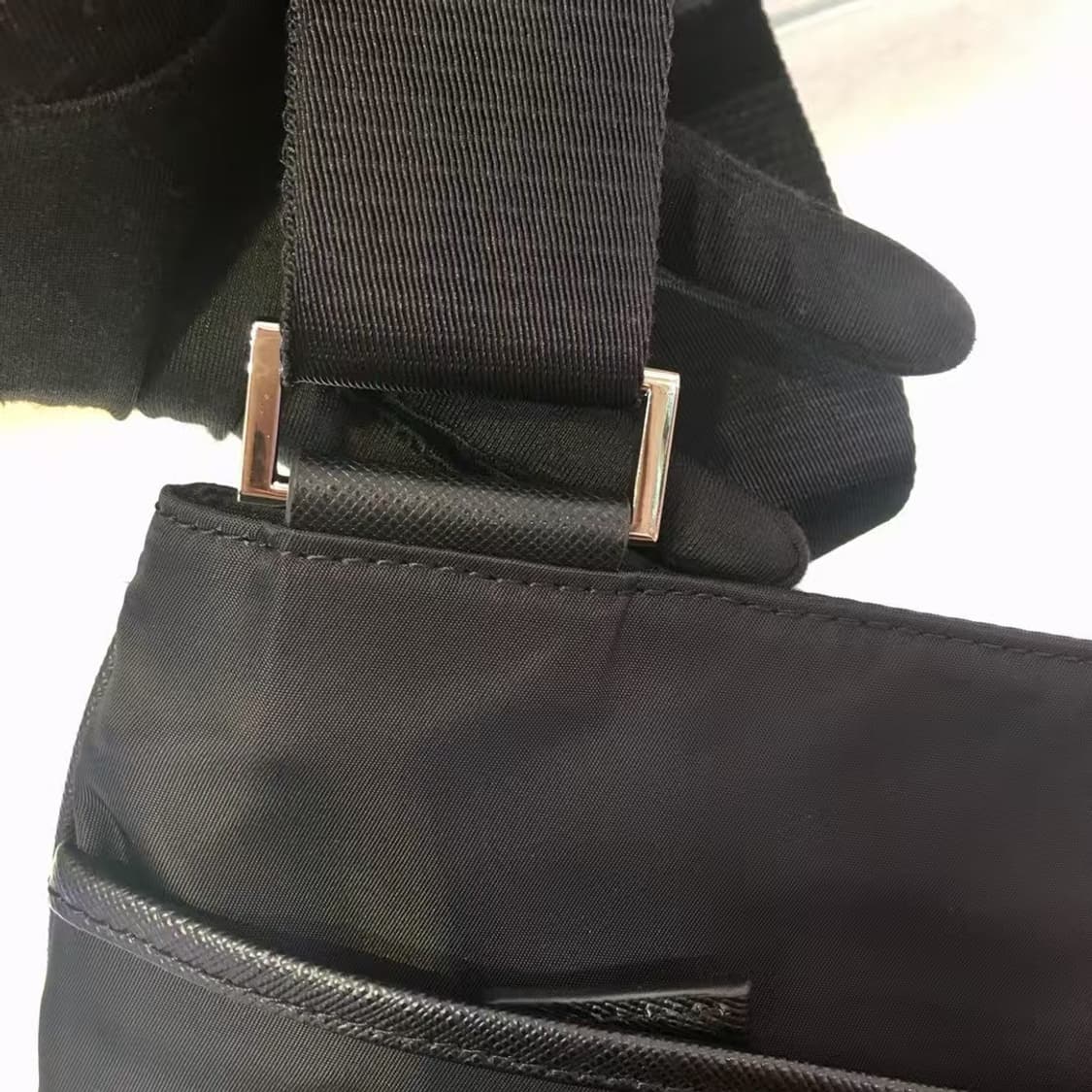 프라다 리나일론 앤 사피아노 레더 크로스바디백 블랙 상품이미지6