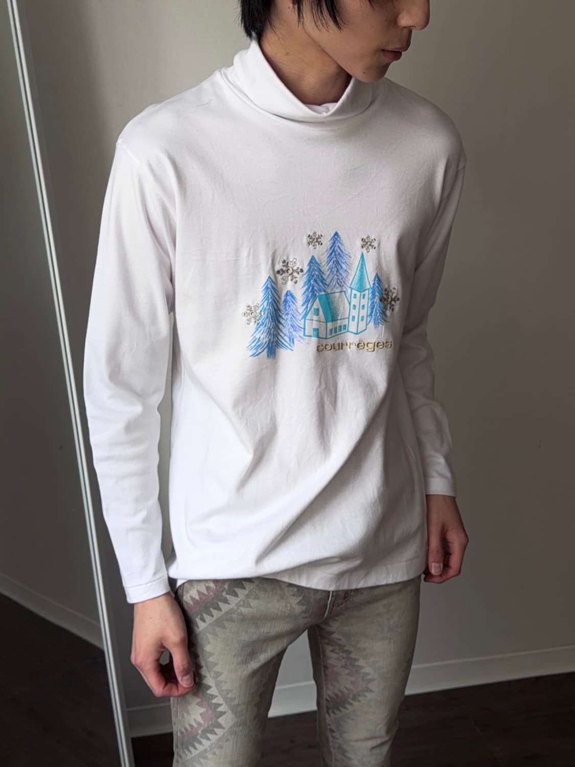 Courrèges "눈 내리는 숲 속의 집" 폴라 슬리브 상품이미지3