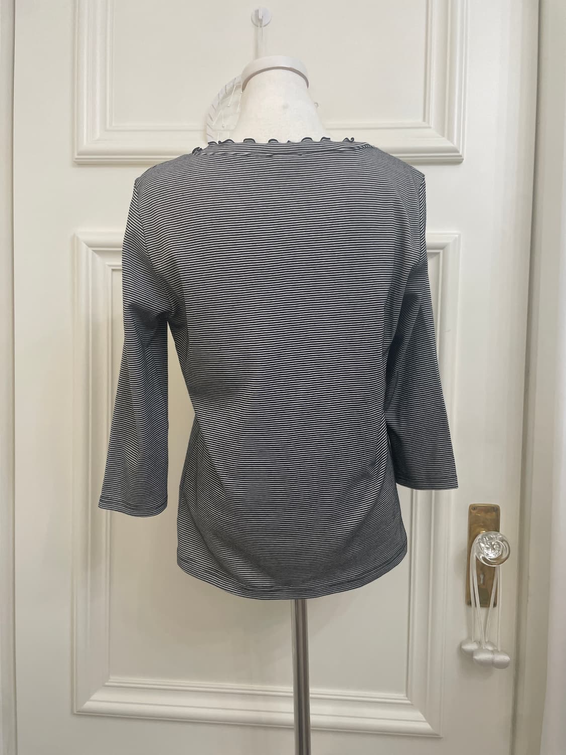 black stripe ruffle point basic top 상품이미지3