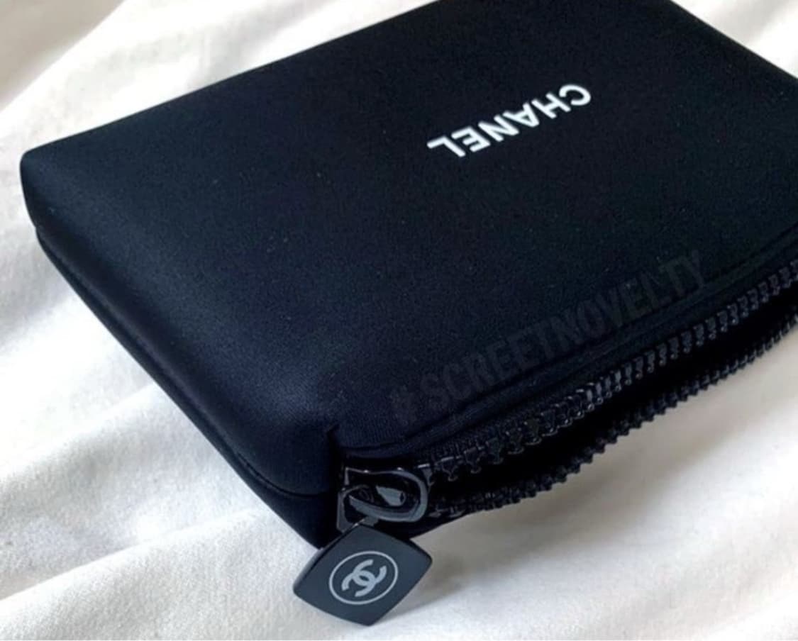   샤넬뷰티 스퀘어 메이크업 파우치  블랙 네오프렌 파우치 ​  상품이미지10