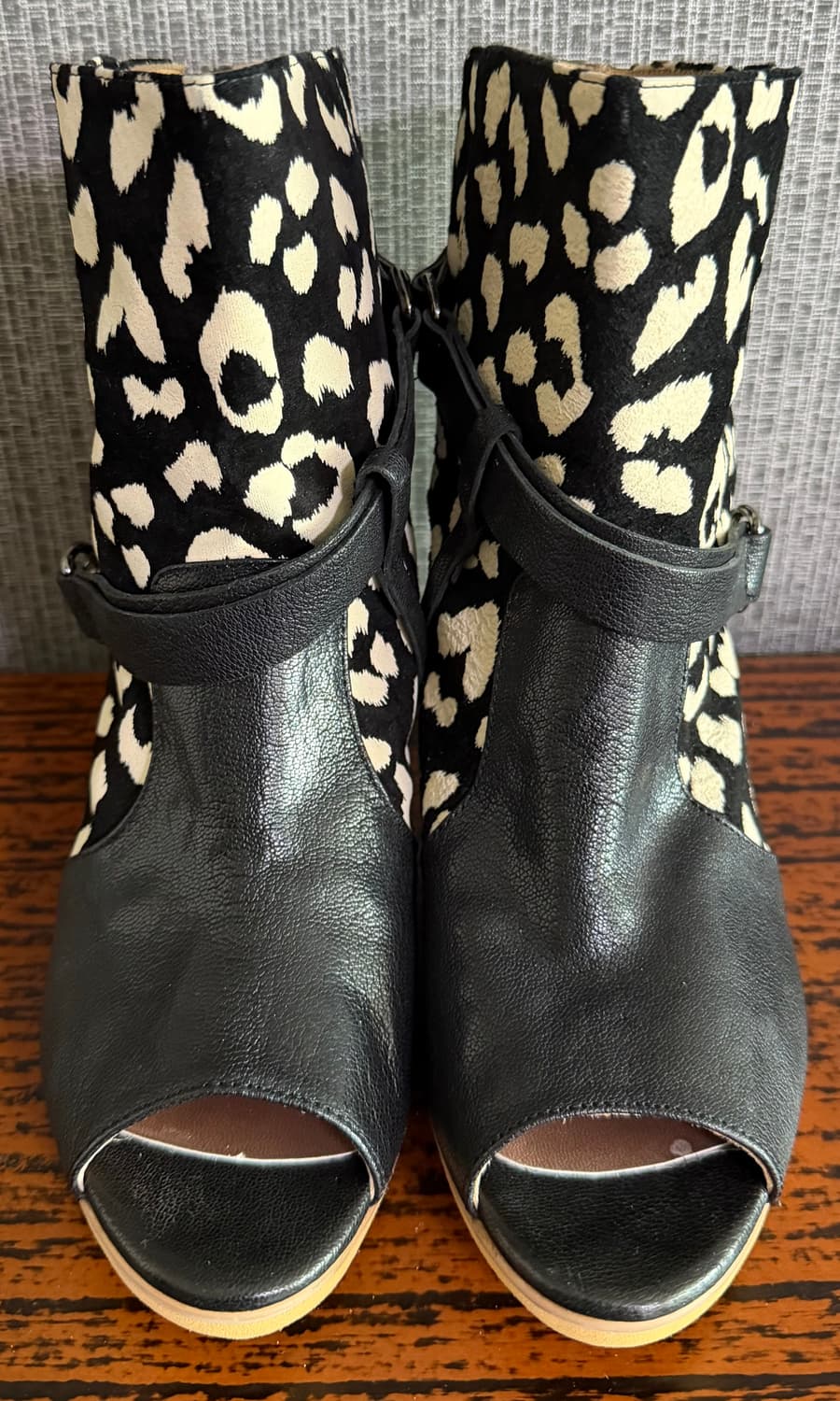 레오파드 배색 패턴 오픈토 버클 앵클 부츠 호피 블랙 레더 스트랩 부티 상품이미지1
