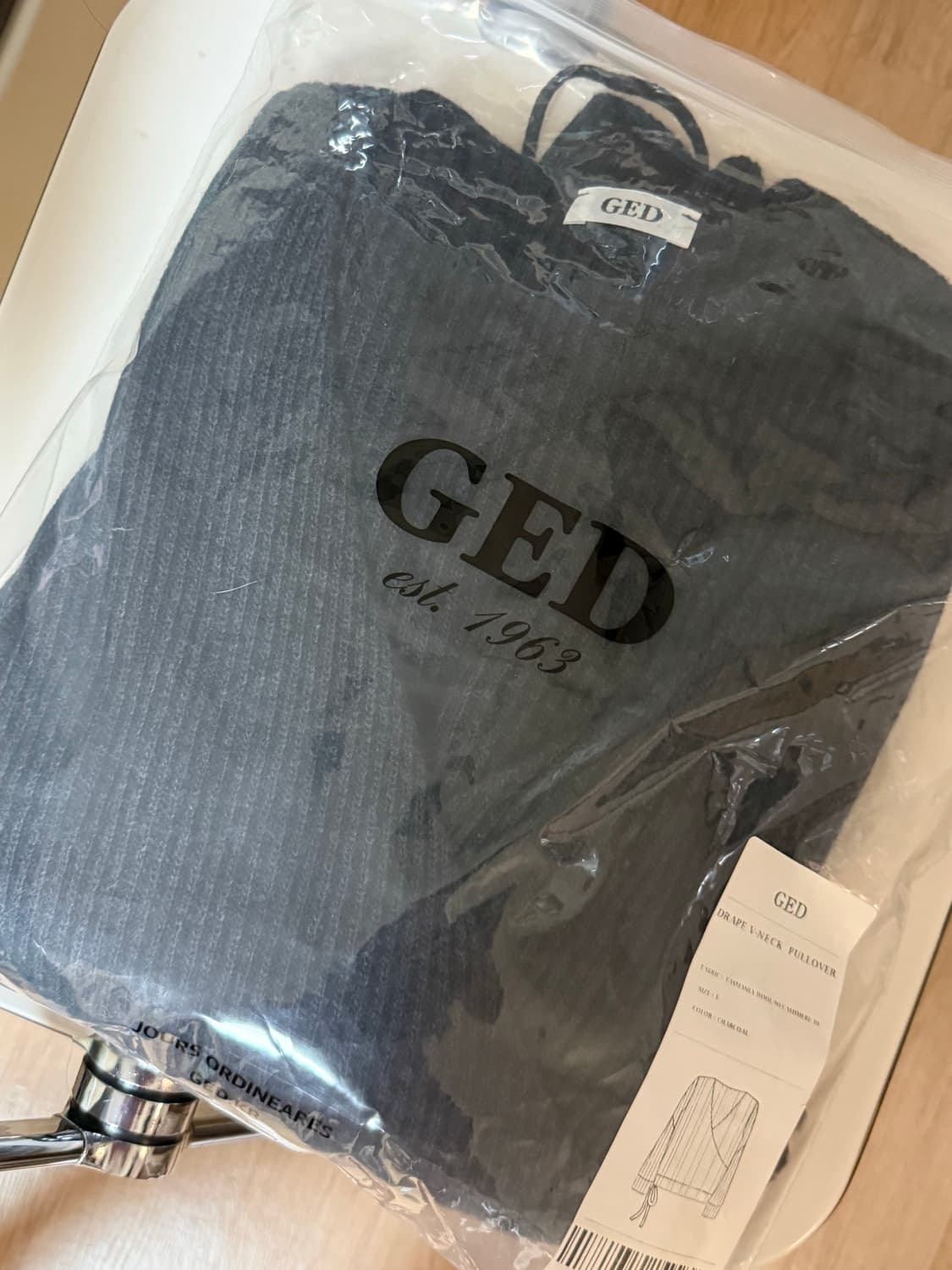 게드 ged 브이넥 풀오버 니트 차콜 상품이미지3