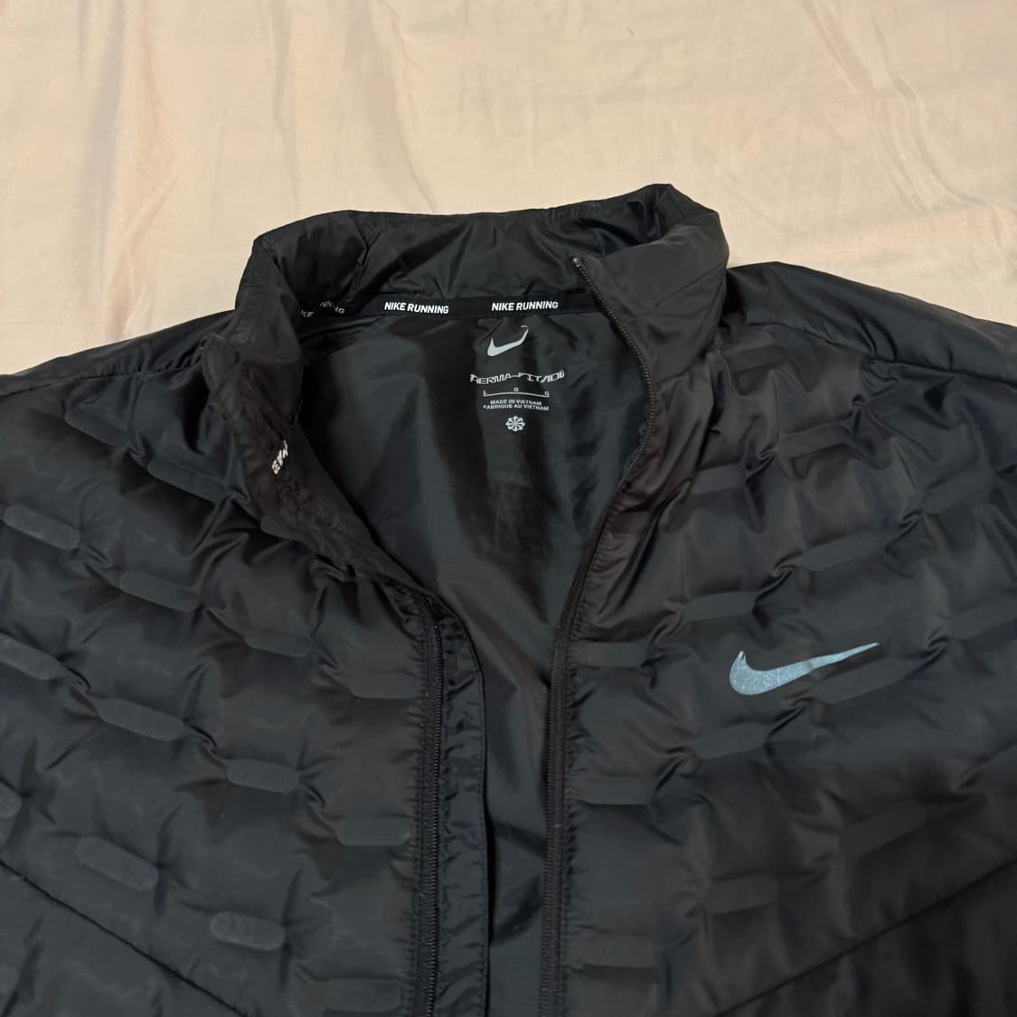 나이키 써마 핏 ADV 에어로로프트 자켓 판매합니다 상품이미지5