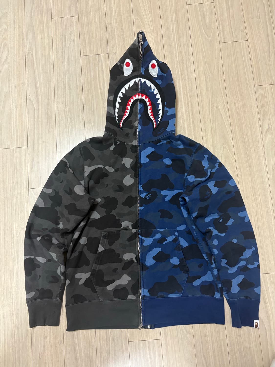 베이프 반반 샤크후드집업 상품이미지1