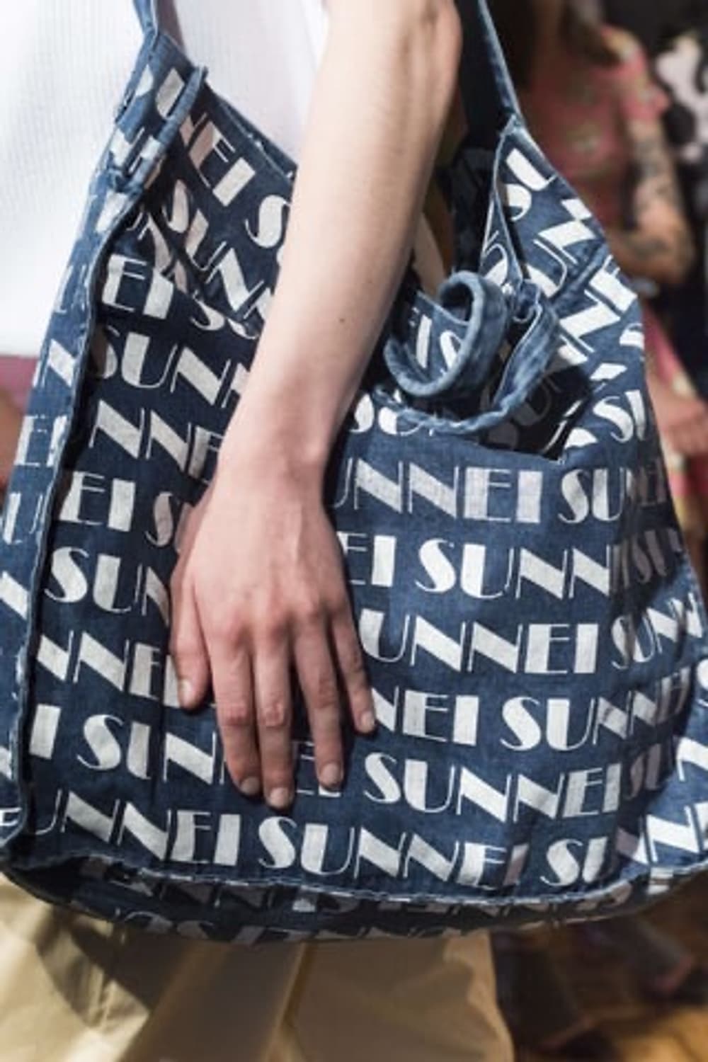 SUNNEI 올오버 로고 패턴 데님 토트백 (민트급) 상품이미지2