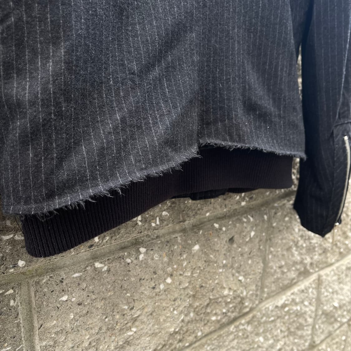 [46] 디크낙 사선 핀스트라이프 지퍼 디테일 숏 자켓 상품이미지9