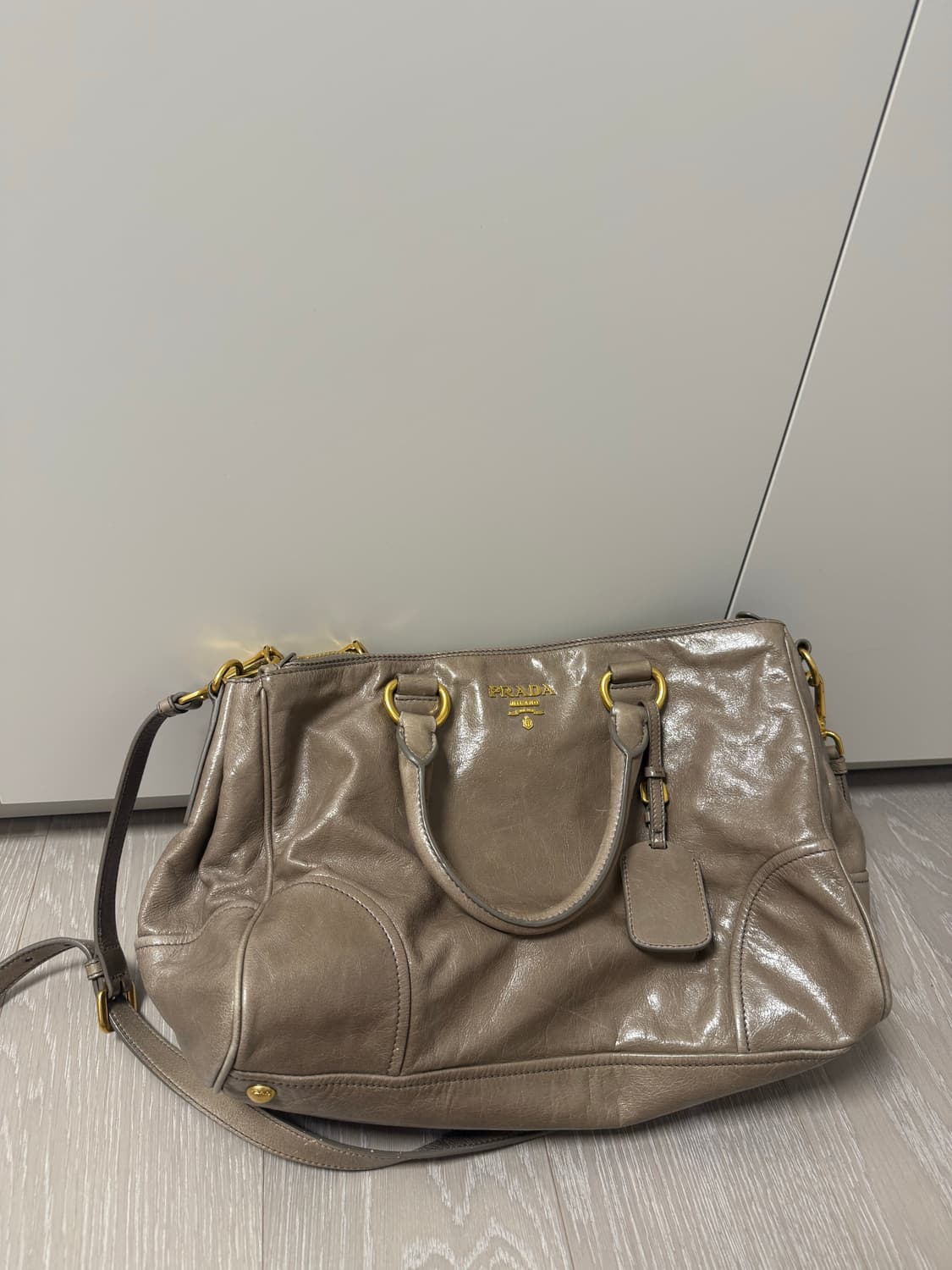 프라다 비텔로 샤인 토트백 상품이미지3