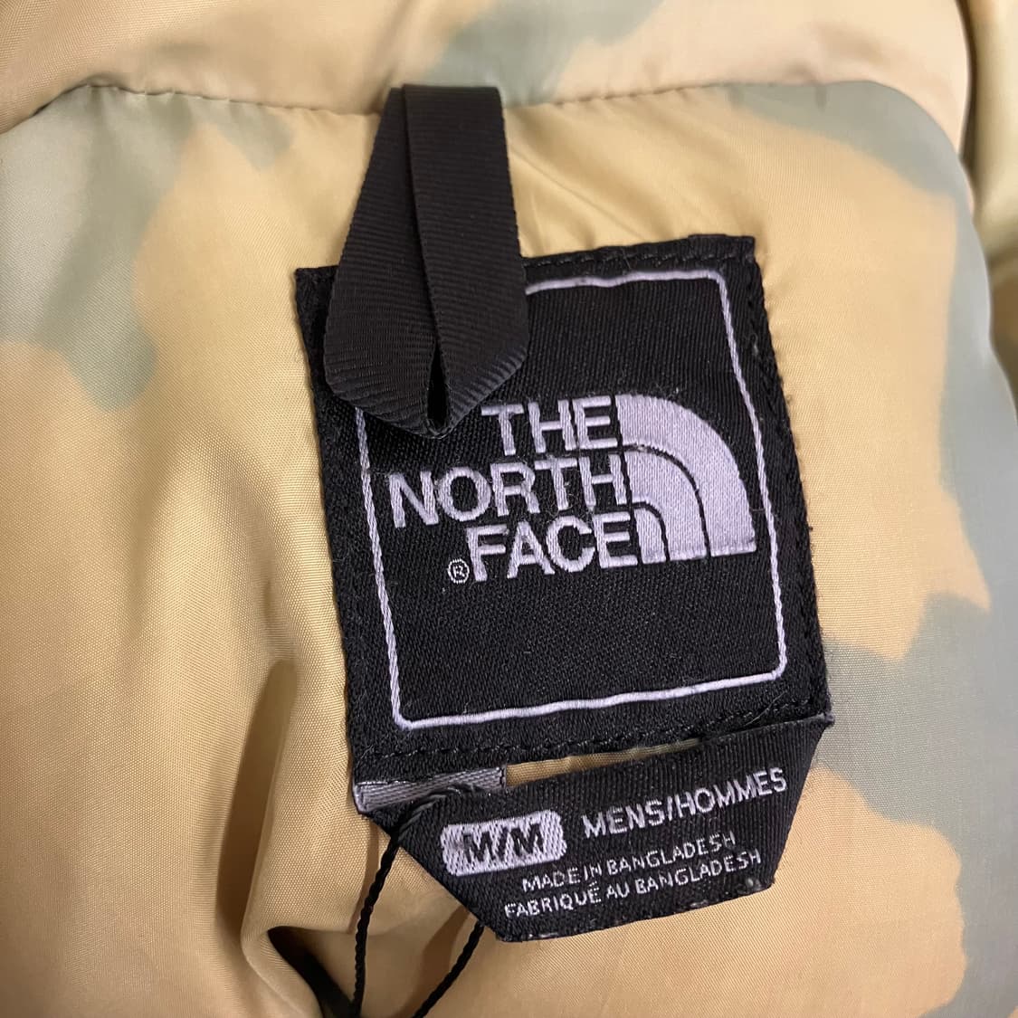 노스페이스 센터로고 카모 패딩 눕시 700 상품이미지3