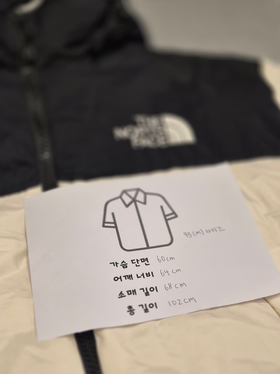 노스페이스 블랙앤화이트 롱패딩 판매합니다 상품이미지6