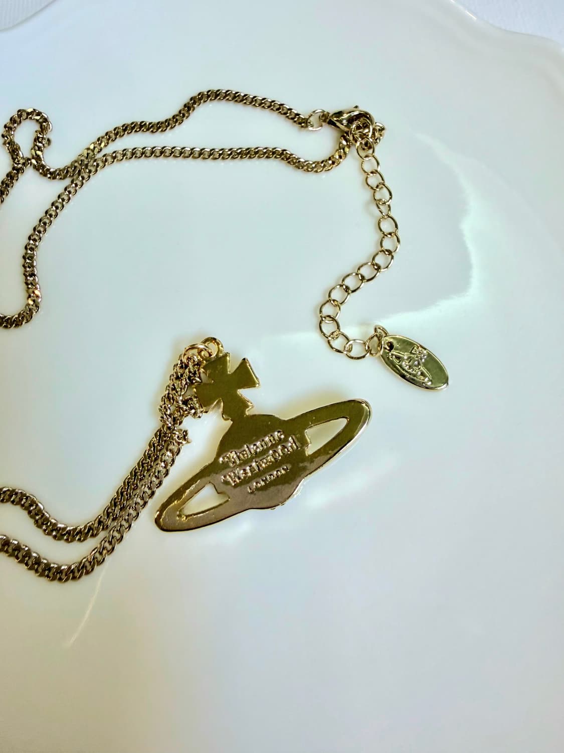 비비안웨스트우드 업사이클링 큐빅  목걸이 금장 상품이미지3