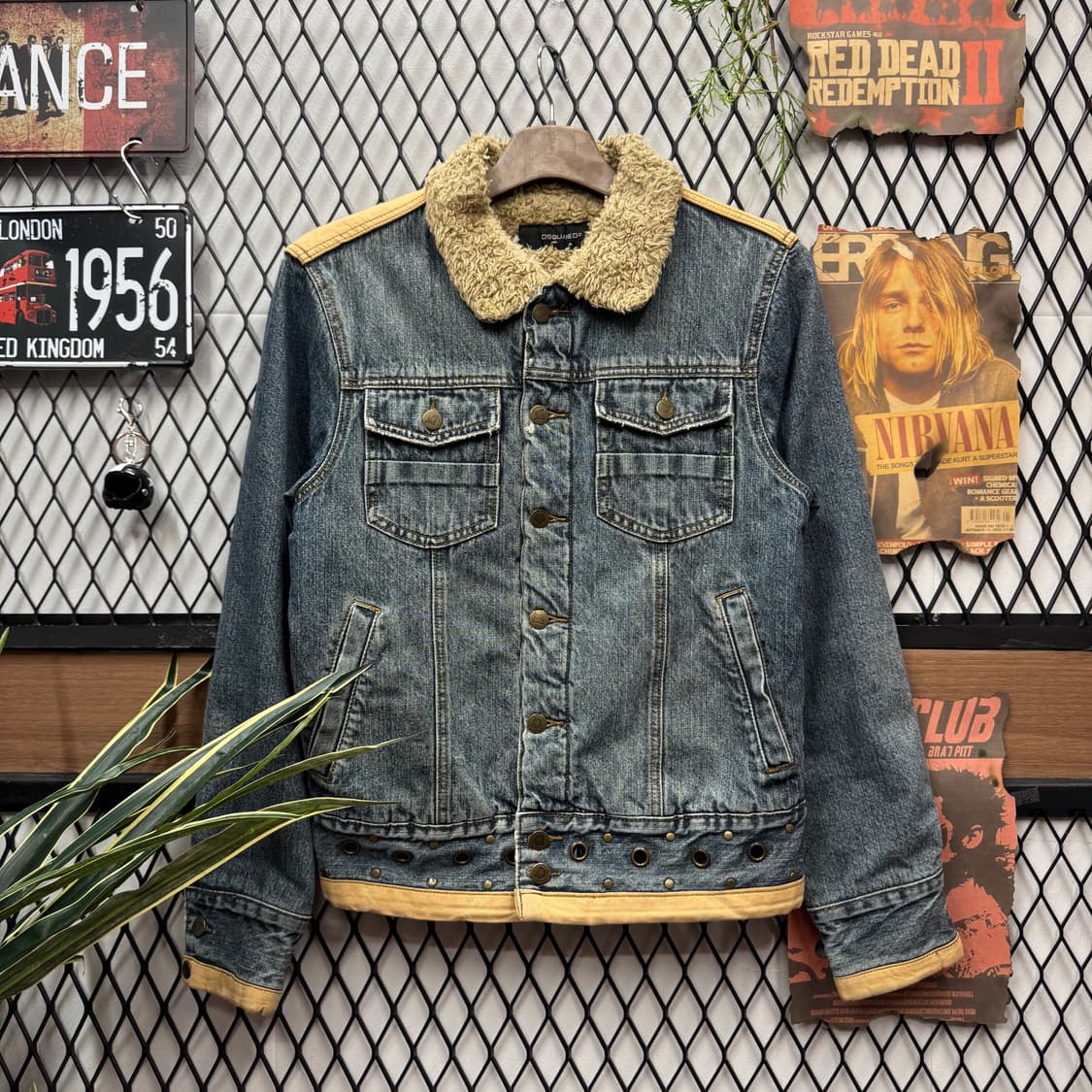 디스퀘어드2 빈티지 데님 쉐르파 자켓 후면 레터링 로고 디테일 상품이미지1