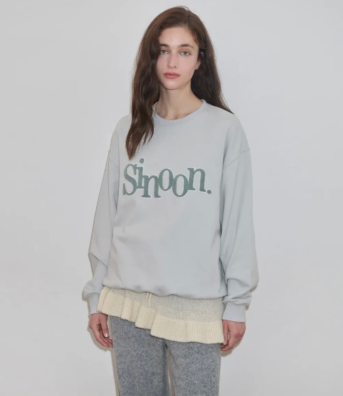 시눈 Boucle Logo Sweatshirt (Greyish Blue) 상품이미지1