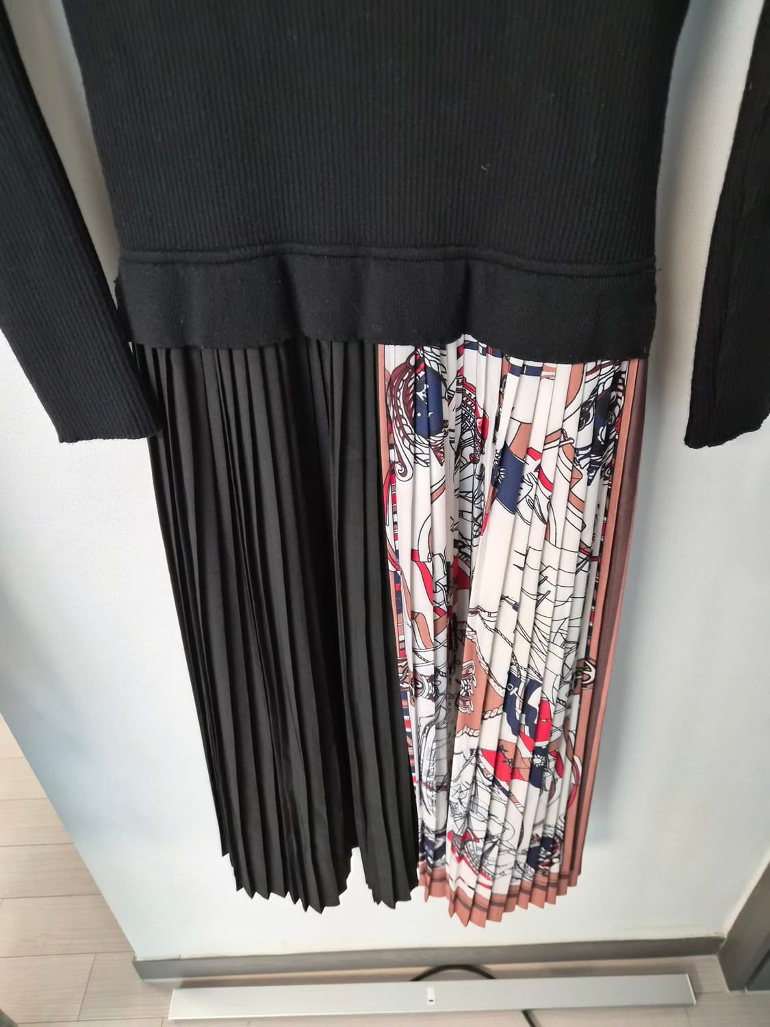 벨리걸 플리츠 니트 원피스 판매합니다 상품이미지3