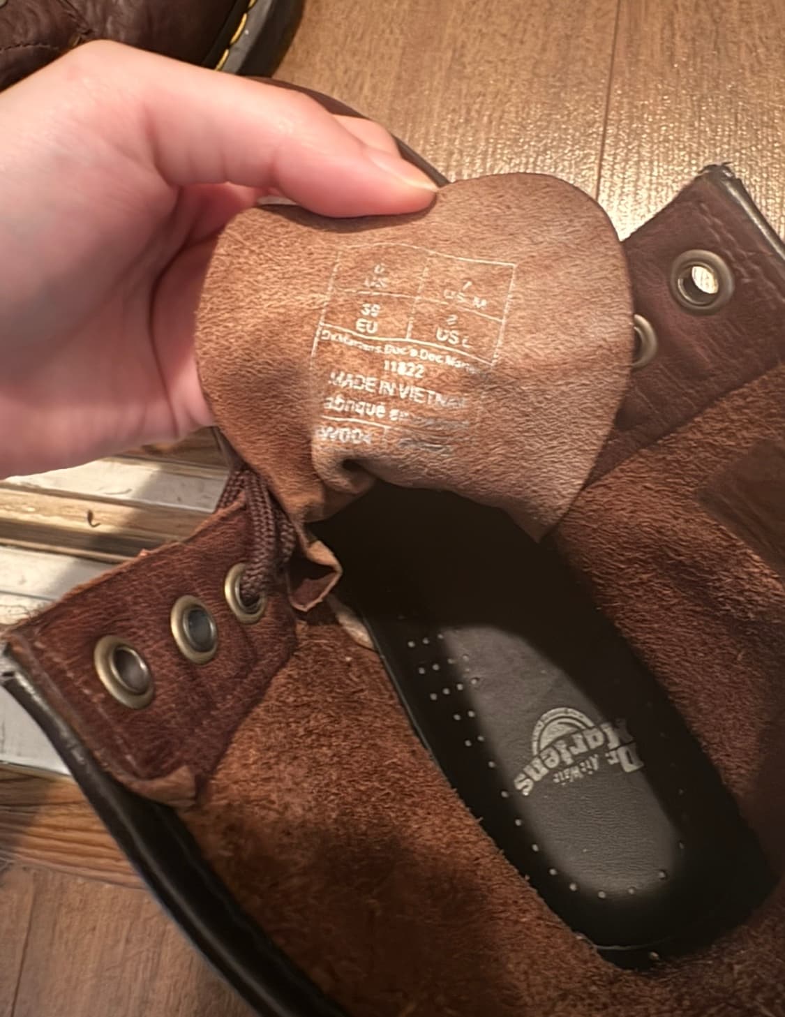 닥터마틴 1460 8홀 브라운 상품이미지2