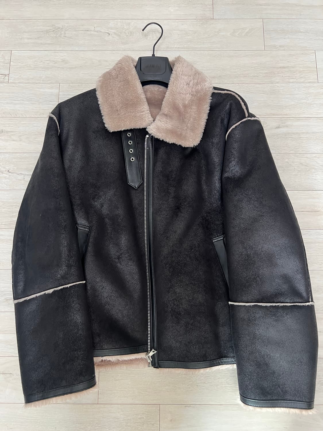 오버사이즈 스웨이드 라인 무스탕 자켓 상품이미지3