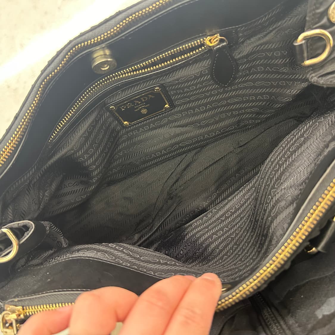 프라다 고프레 나일론 블랙 토트백 상품이미지3